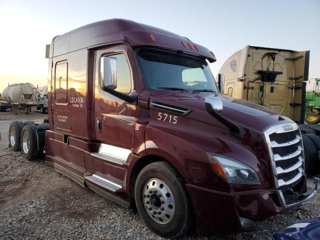 2020 Freightliner Cascadia 126