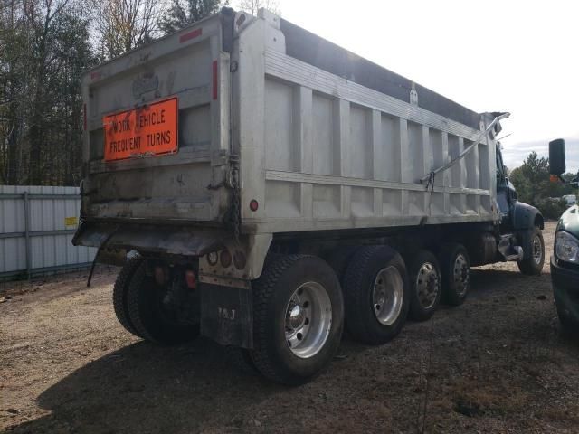 2012 Mack 700 GU700