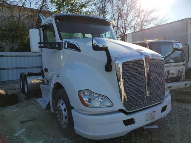 2015 Kenworth Construction T680