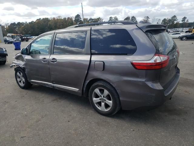 2018 Toyota Sienna LE