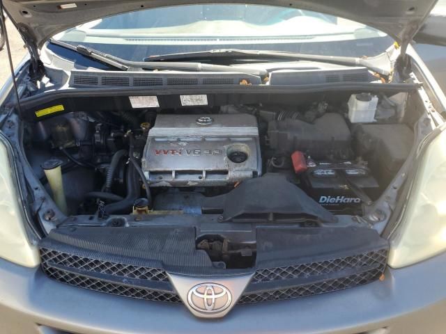 2004 Toyota Sienna CE