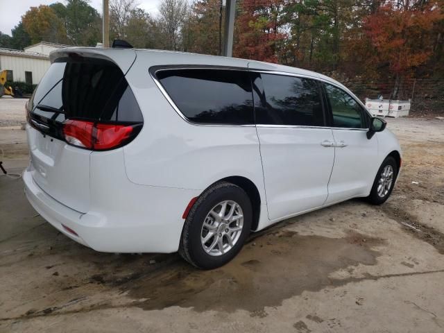 2024 Chrysler Voyager LX