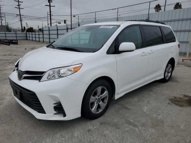 2018 Toyota Sienna LE