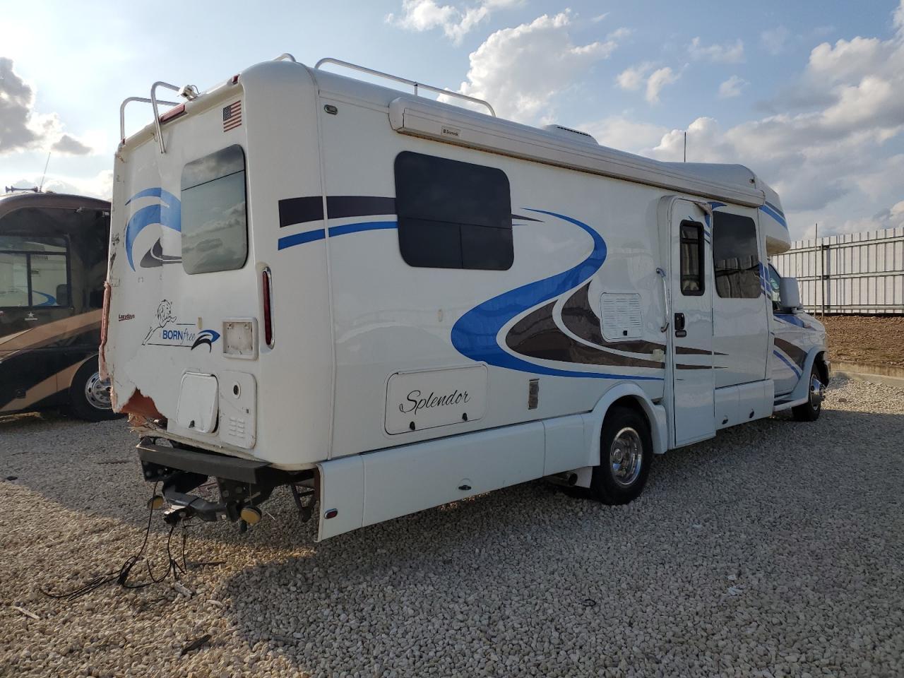 2013 Ford Econoline E450 Super Duty Cutaway Van