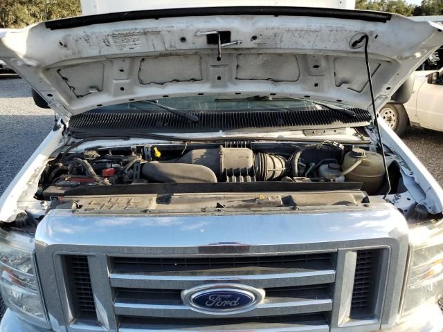 2016 Ford Econoline E350 Super Duty Cutaway Van