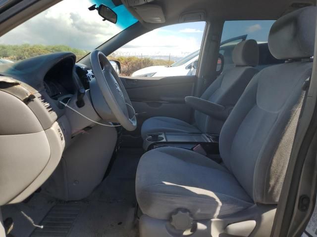 2004 Toyota Sienna CE