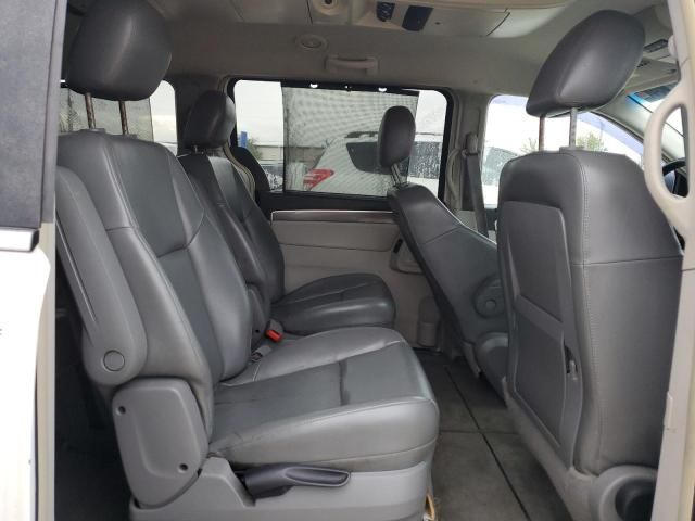 2010 Volkswagen Routan SE