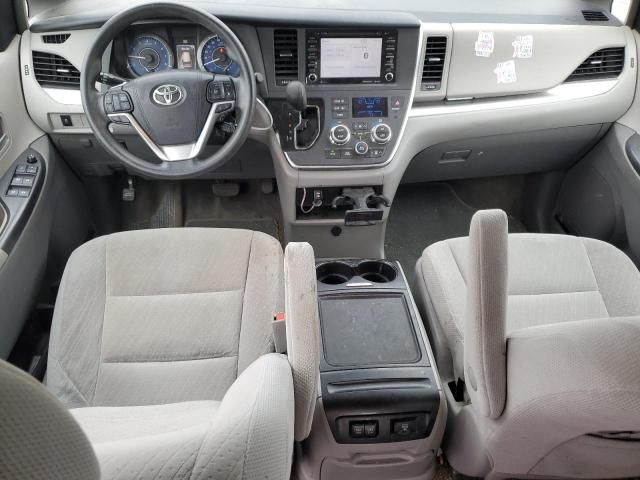 2018 Toyota Sienna LE