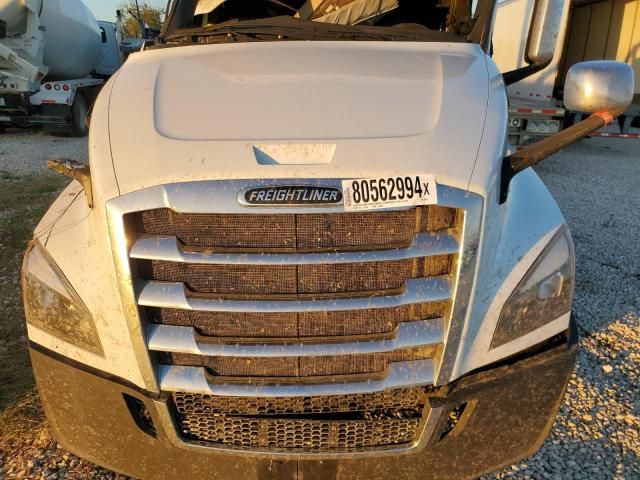 2019 Freightliner Cascadia 126