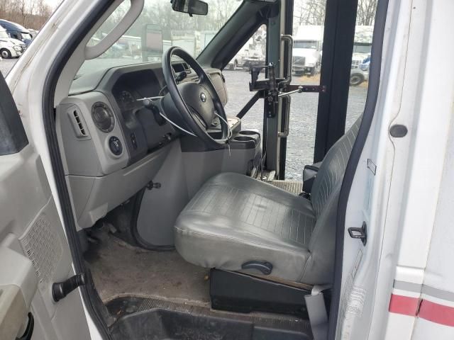 2009 Ford Econoline E350 Super Duty Cutaway Van