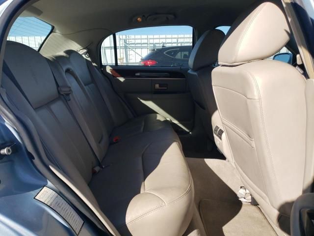 2011 Lincoln Town Car Signature Limited