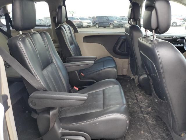 2011 Chrysler Town & Country Touring L