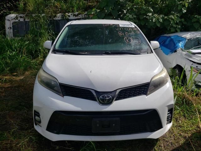 2019 Toyota Sienna SE