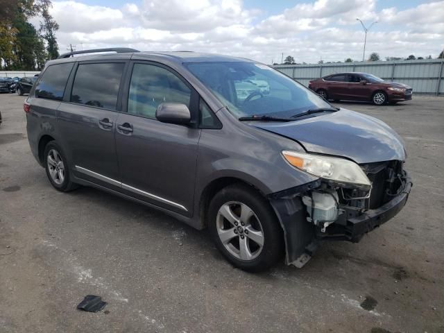 2018 Toyota Sienna LE