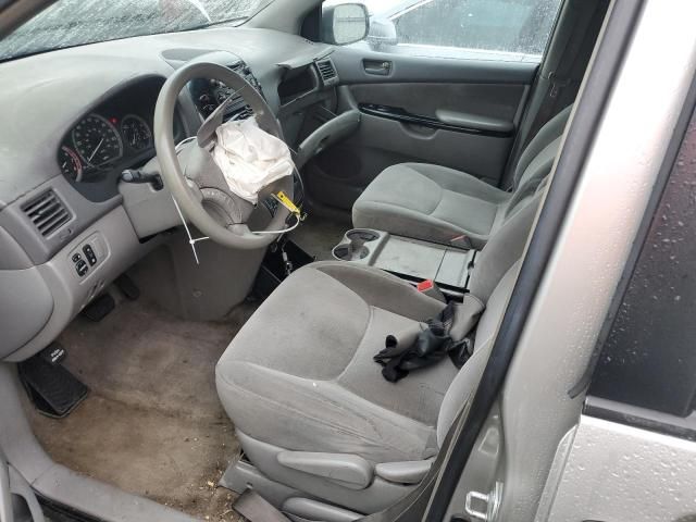 2005 Toyota Sienna CE