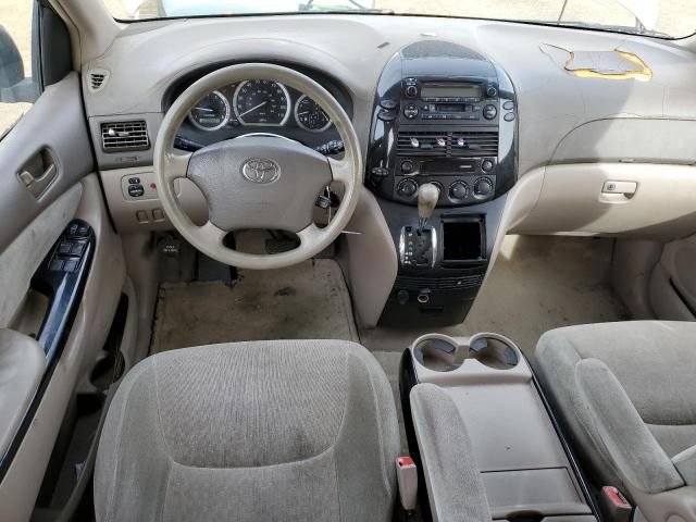 2004 Toyota Sienna CE