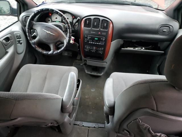 2005 Chrysler Town & Country LX