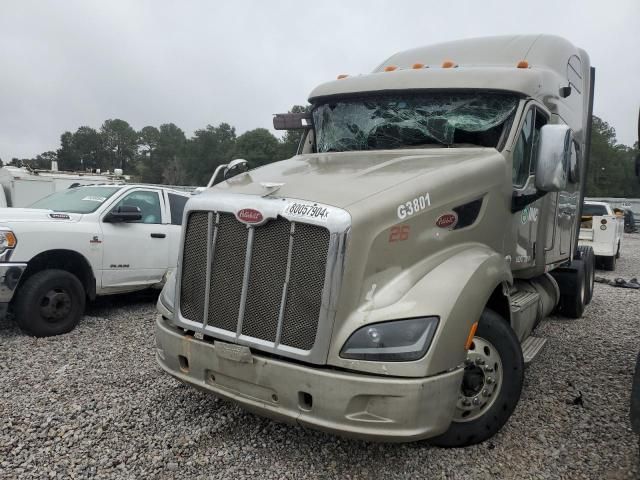 2012 Peterbilt 587