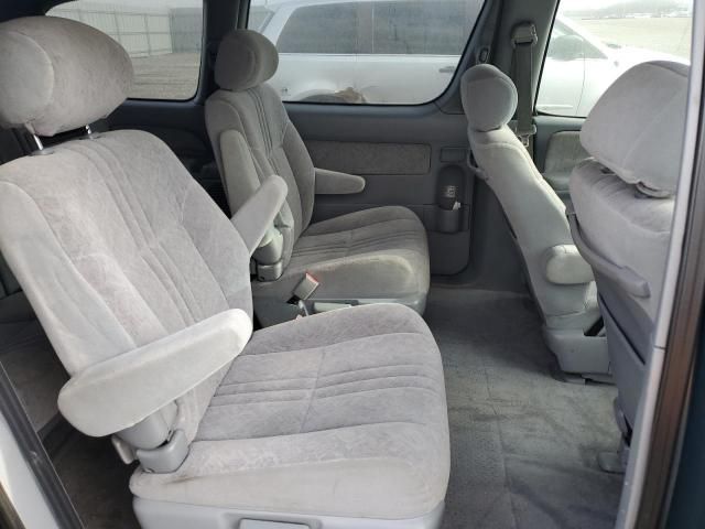 2000 Toyota Sienna LE