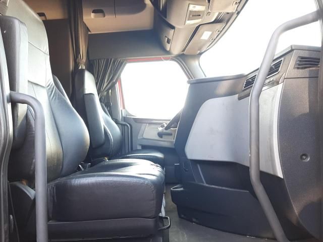 2019 Freightliner Cascadia 126