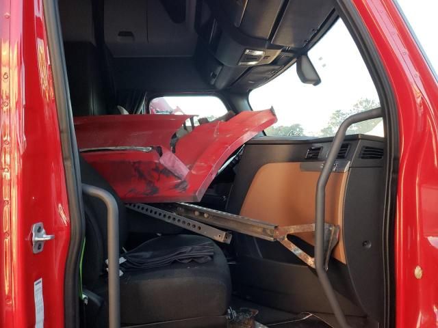 2019 Freightliner Cascadia 126