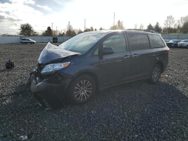 2018 Toyota Sienna XLE