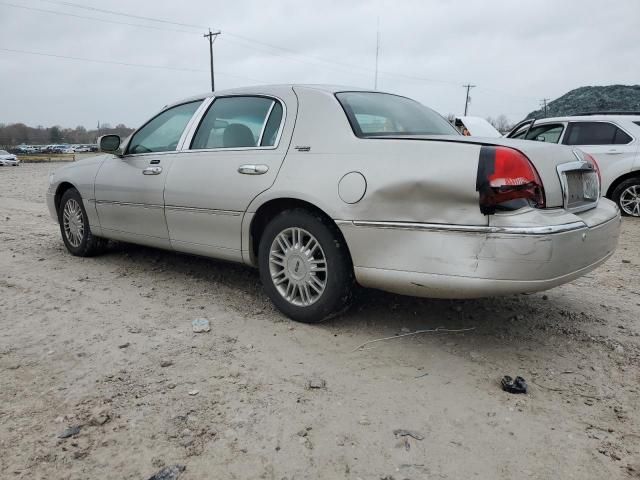 2005 Lincoln Town Car Signature Limited