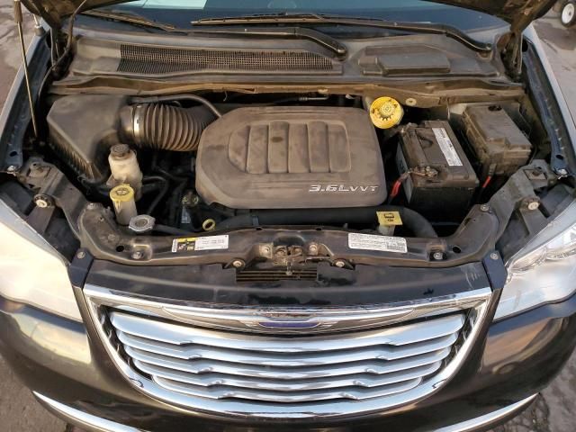 2014 Chrysler Town & Country Touring