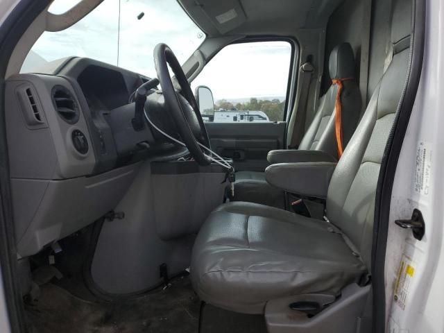 2017 Ford Econoline E350 Super Duty Cutaway Van