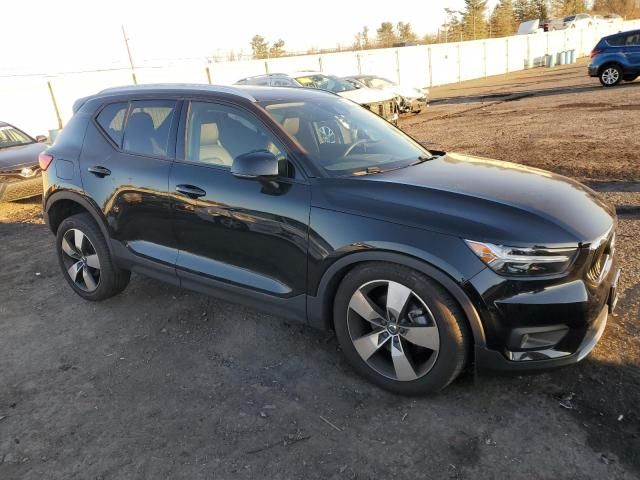 2021 Volvo XC40 T5 Momentum