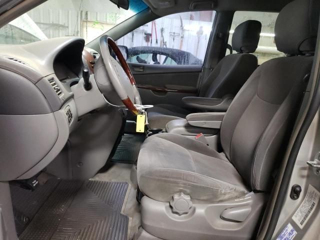 2004 Toyota Sienna CE