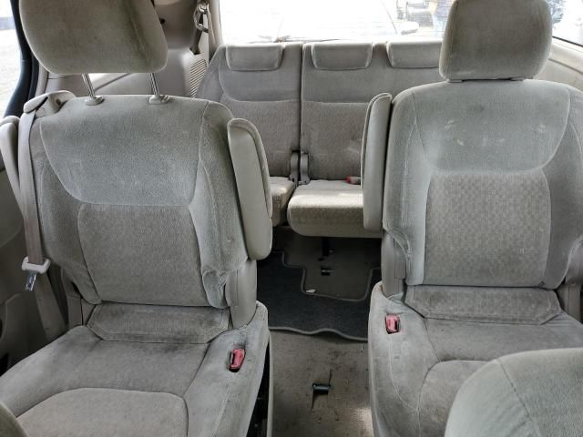 2004 Toyota Sienna CE