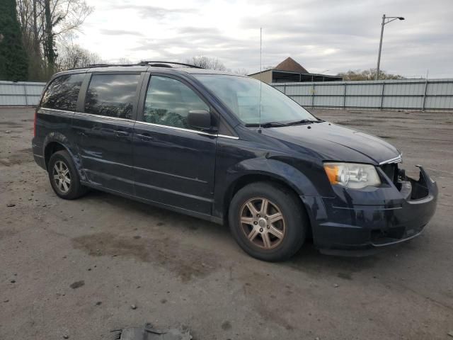 2010 Chrysler Town & Country LX