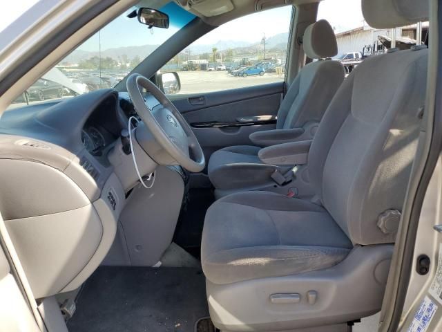 2004 Toyota Sienna CE