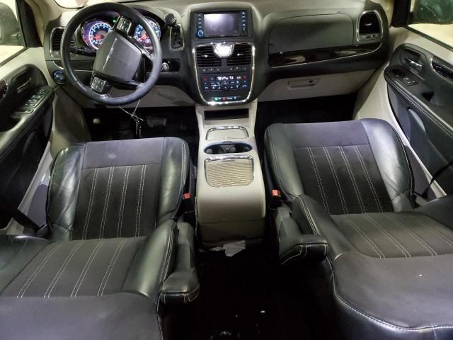 2014 Chrysler Town & Country Touring L