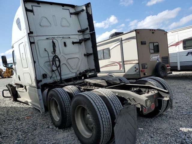 2019 Freightliner Cascadia 126