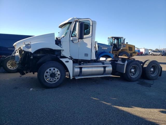 2005 Freightliner Conventional Columbia