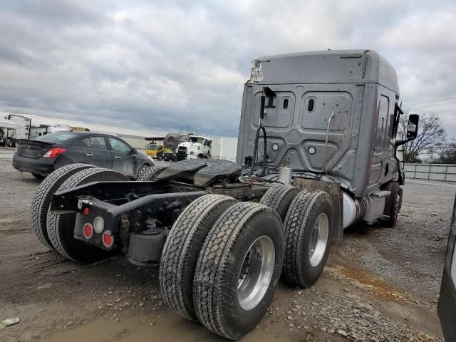 2020 Freightliner Cascadia 116