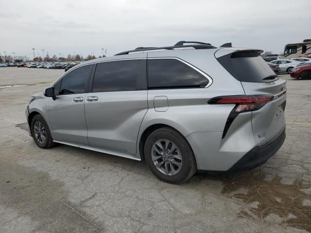 2022 Toyota Sienna LE