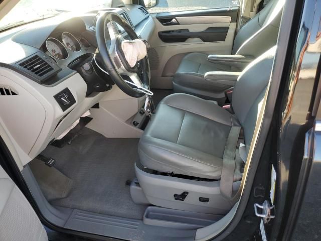 2013 Volkswagen Routan SE