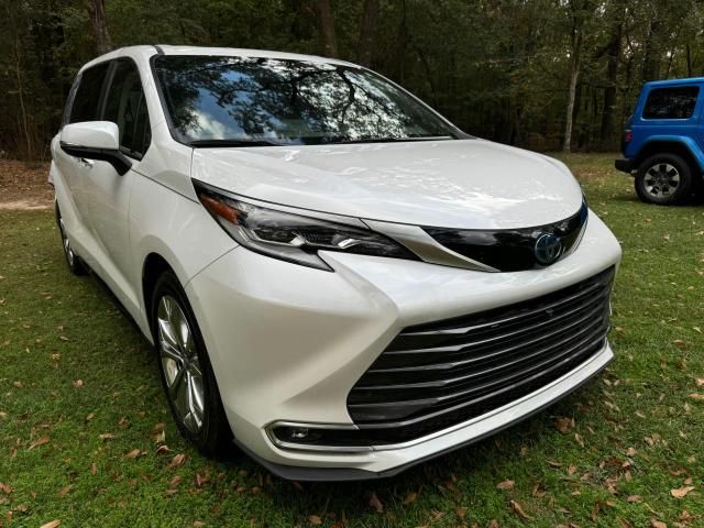 2023 Toyota Sienna Limited