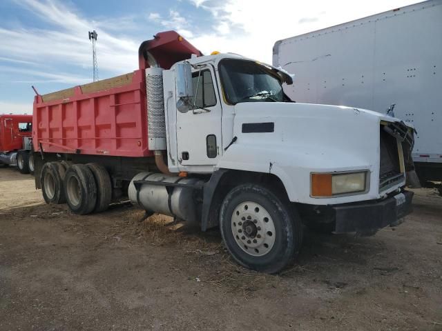 2000 Mack 600 CH600