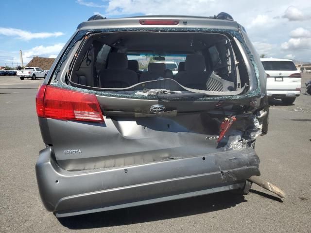 2004 Toyota Sienna CE