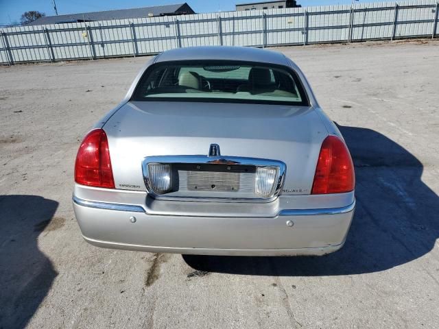 2004 Lincoln Town Car Executive