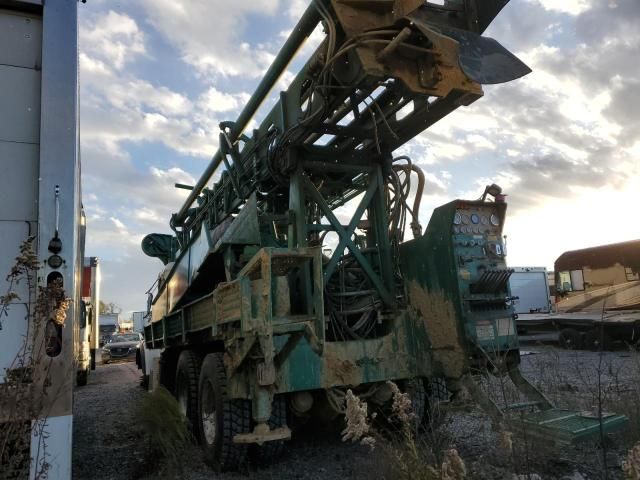 2000 Freightliner Conventional FLD112