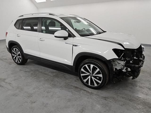 2024 Volkswagen Taos SE