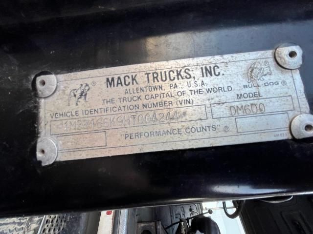 1987 Mack 600 DM600