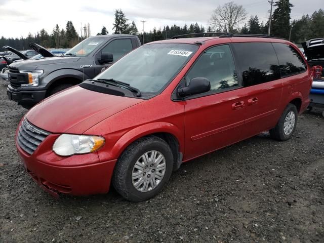 2005 Chrysler Town & Country LX