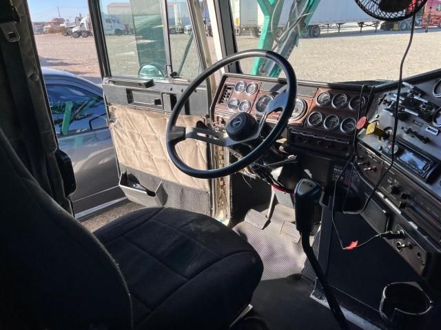 2000 Freightliner Conventional FLD120