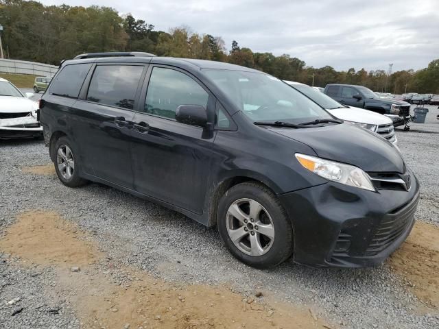 2018 Toyota Sienna LE